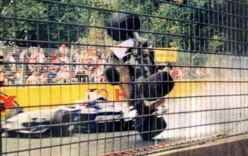 2jacques-villeneuve-australian-gp-2001-lq.jpg (40.92 Kb)