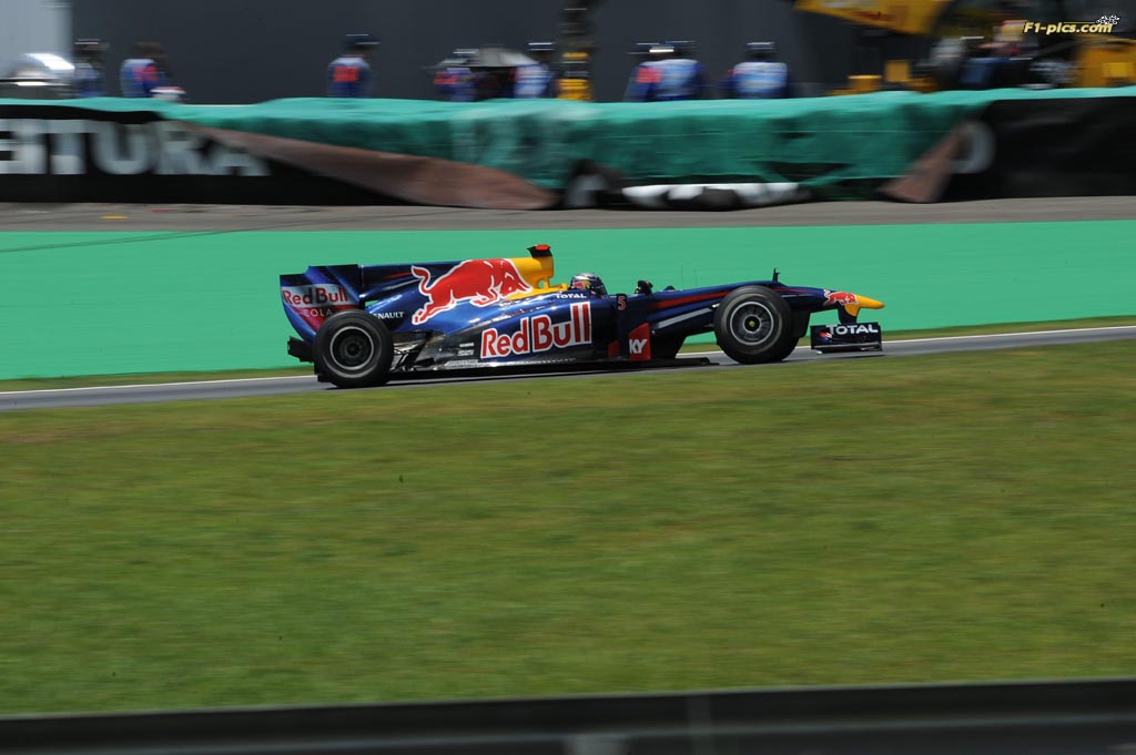 brazil2010-friday-vettel02.jpg (92.65 Kb)