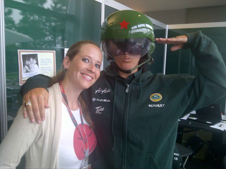 catherine-hyde-heikki-kovalainen-chi11.jpg (59.45 Kb)