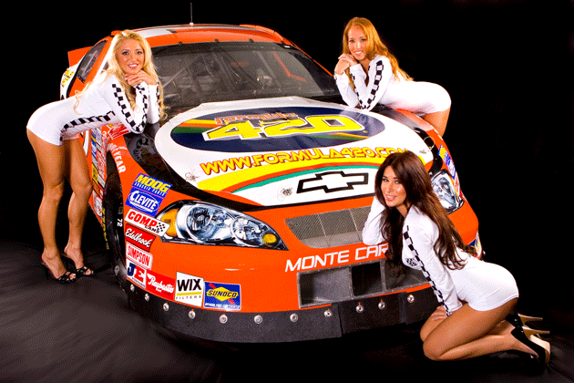 nascar-girls-2308.gif (113.08 Kb)