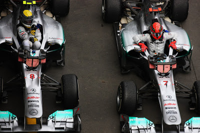 rosberg-schumacher-mercedes-parc-ferme-ger11.jpg (39.8 Kb)